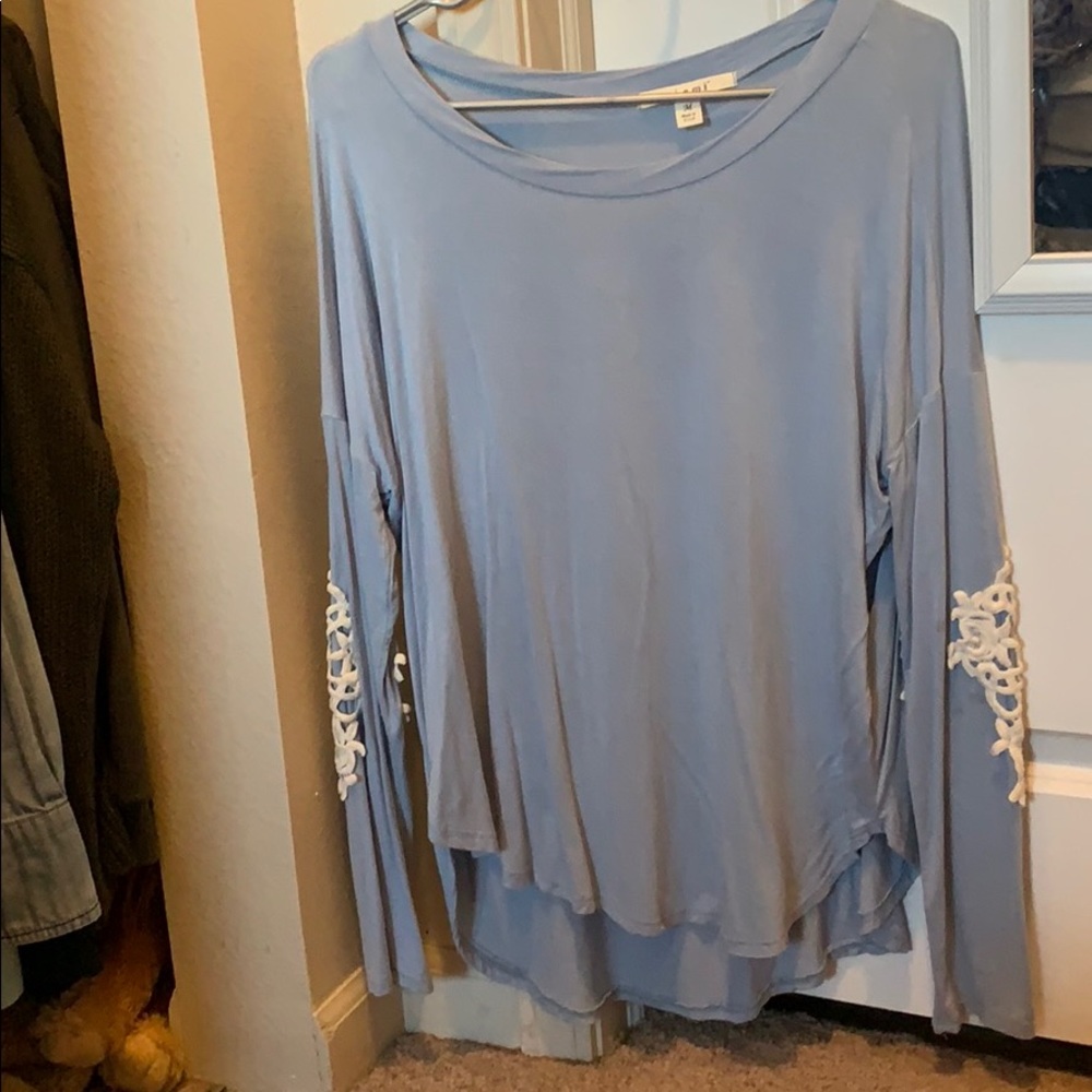 Women’s light blue long sleeve shirt